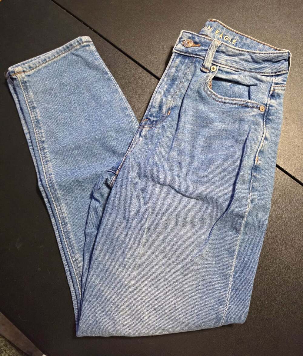 American Eagle Women’s 2 Regular Medium Wash Blue Skinny Slim Mid Rise Stretch